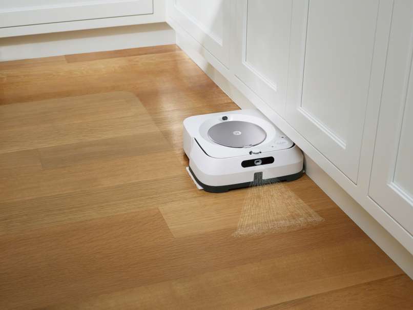 iRobot Braava jet zlahka tudi nad kote