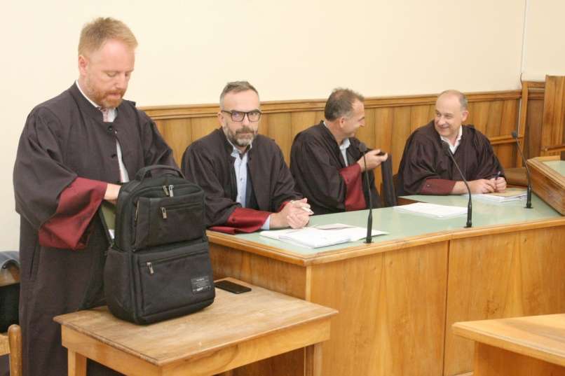 Odvetniki Davida in Henčka Kosca