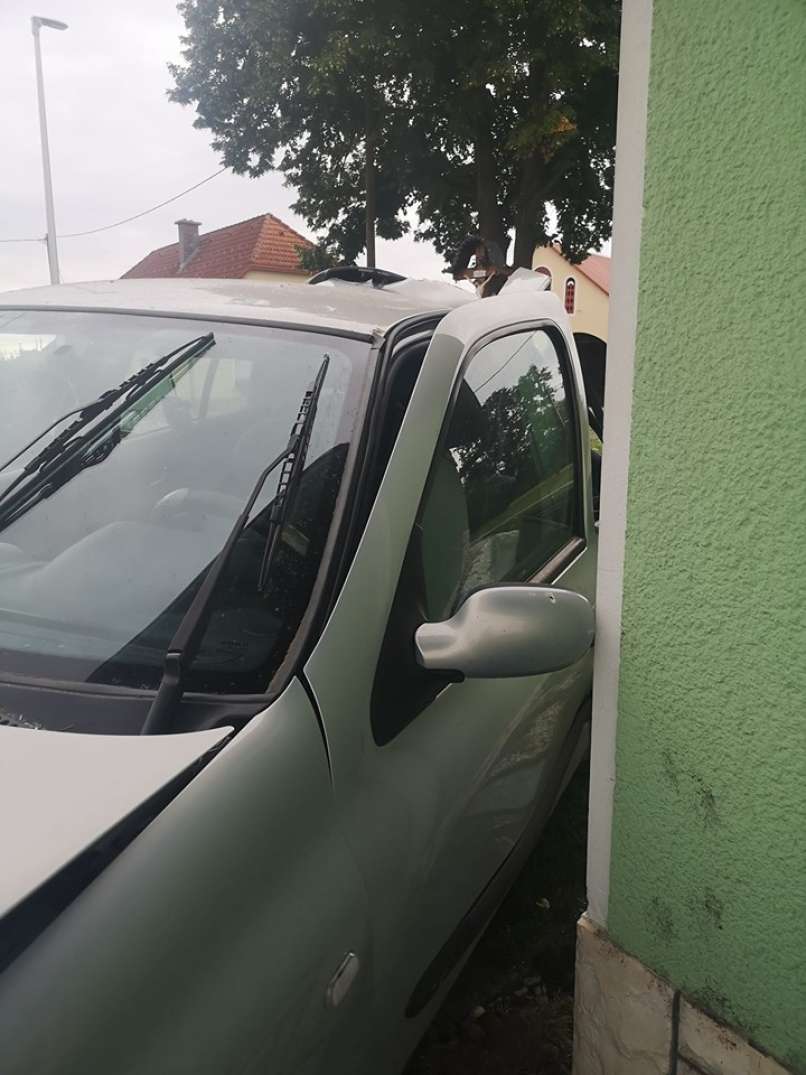 trnovlje 8. 8. 2019, razbit clio