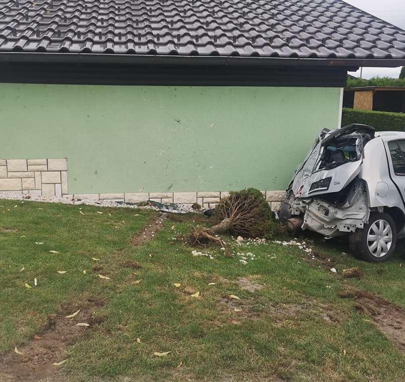 trnovlje 8. 8. 2019, razbit clio