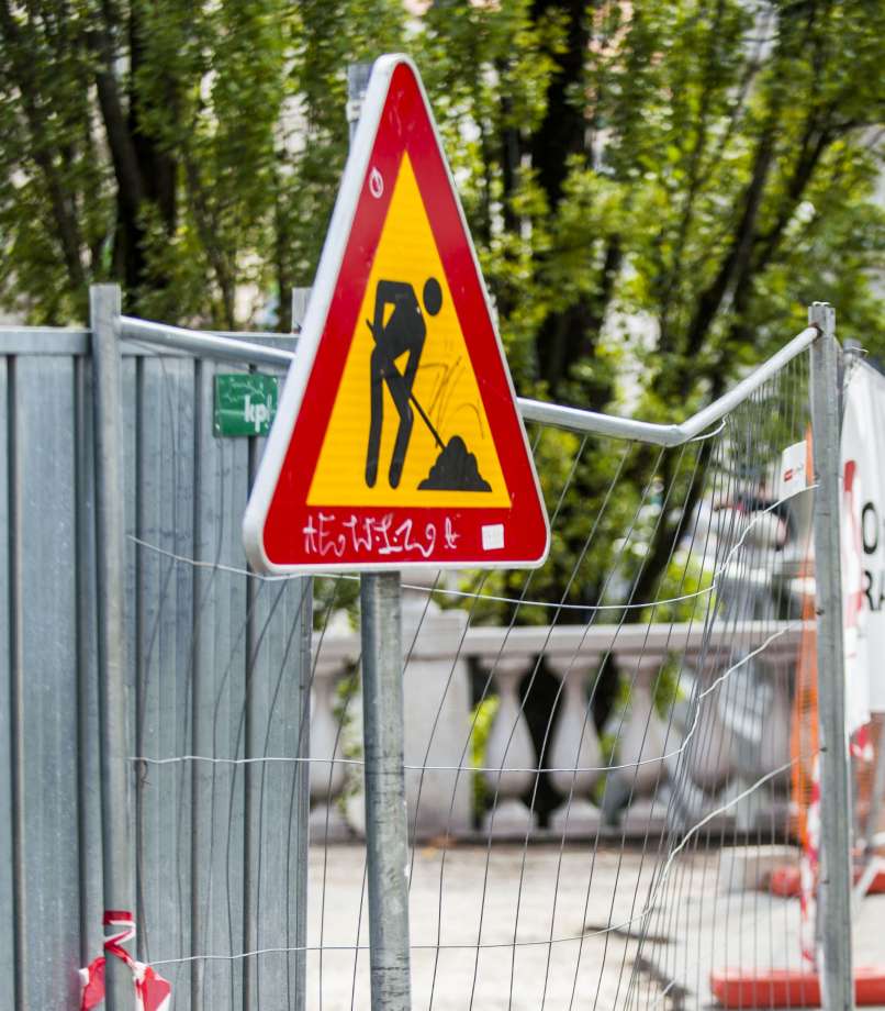 prometni znak, delo na cesti