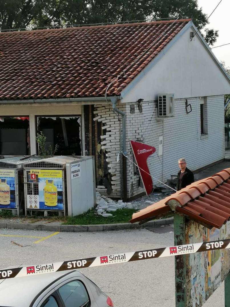 razstreljen bankomat, črniče