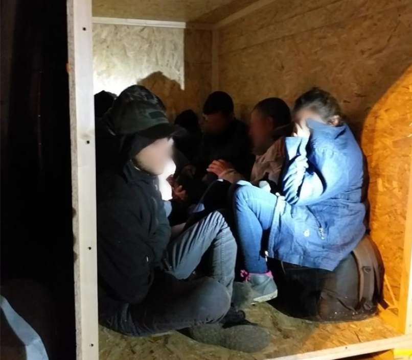migranti, lesen zaboj