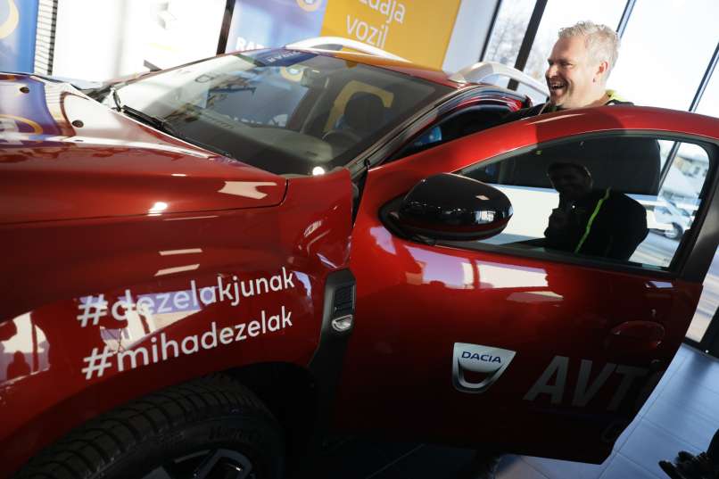 denis-avdić-show, radio-ena, miha-dželak, dacia-duster