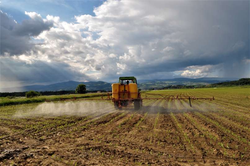 škropljenje, pesticidi
