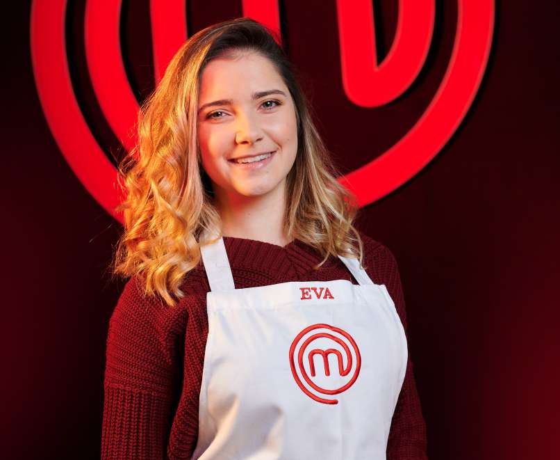 EVA KASTELIC na crnem 1