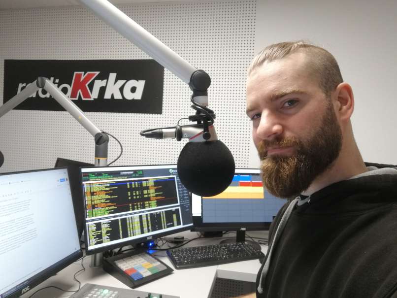 Rok Žurga v studiu Radia Krka