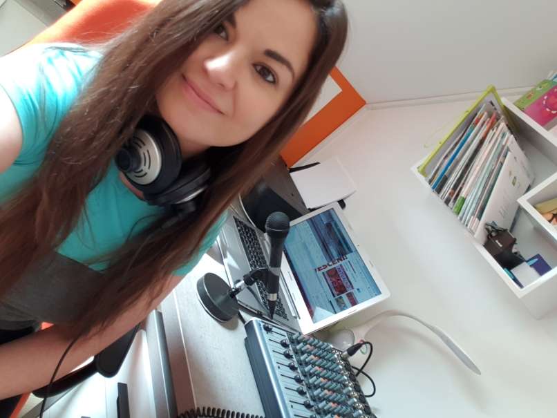Petra Majdič iz domačega studia