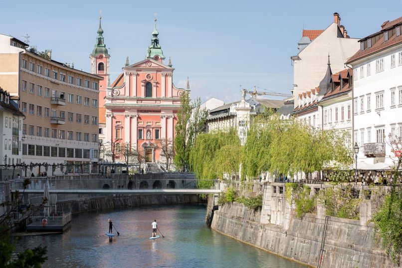 omejitev gibanja koronavirus ljubljana ljubljanica bobo