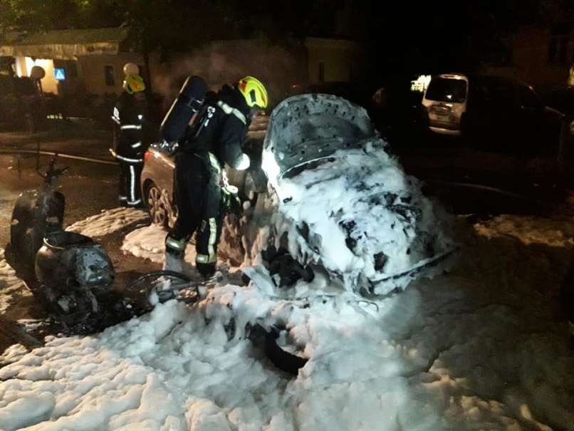 požar, avto, motorni kolesi