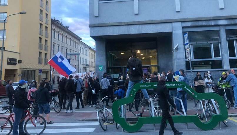 protest, rtv slovenija, tarča, janez janša