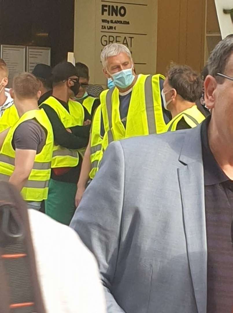 kožel vlado rumeni jopiči