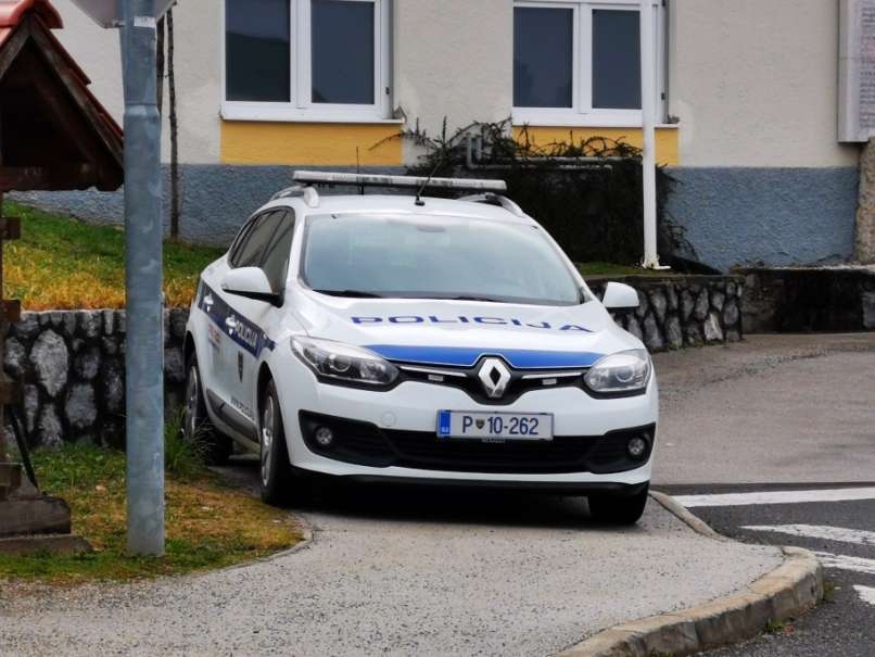 policijski-avto, dolnji-suhor