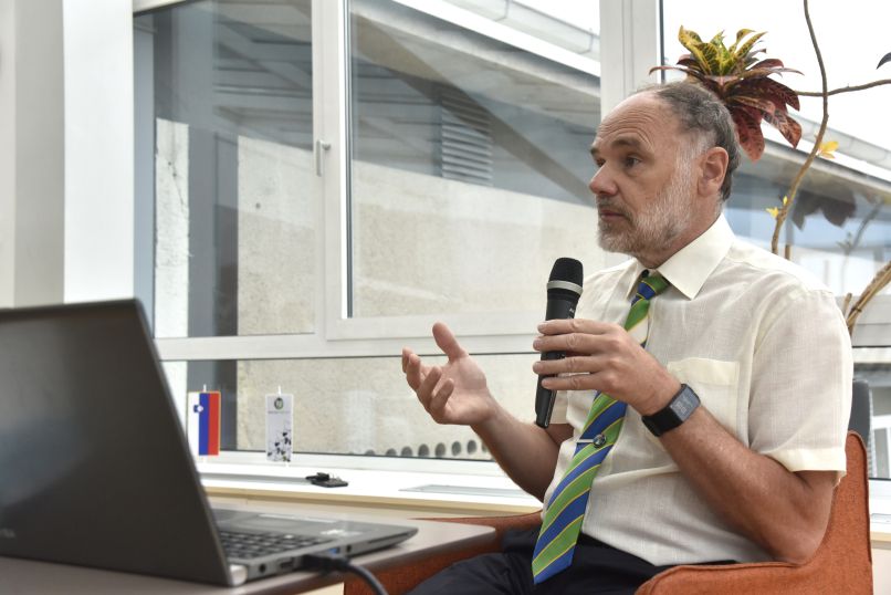 Cepivo proti koronavirusu, kemijski inštitut, roman jerala