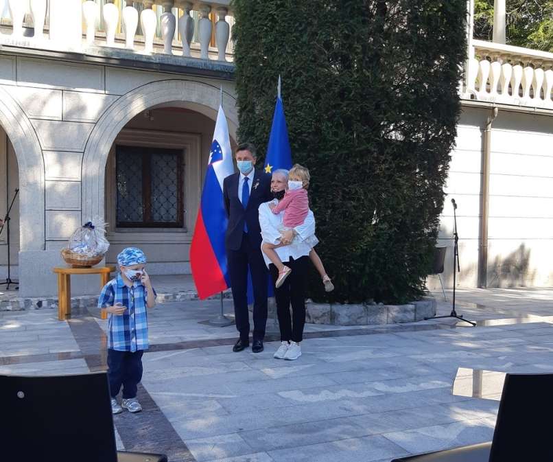Predsednik Pahor z junakoma Minejo in Nejcem.