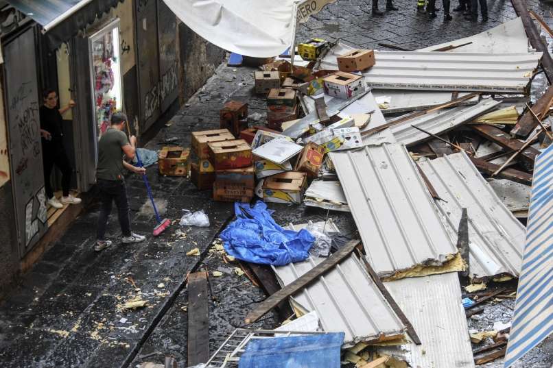 Škoda na območju Neaplja na jugu Italije