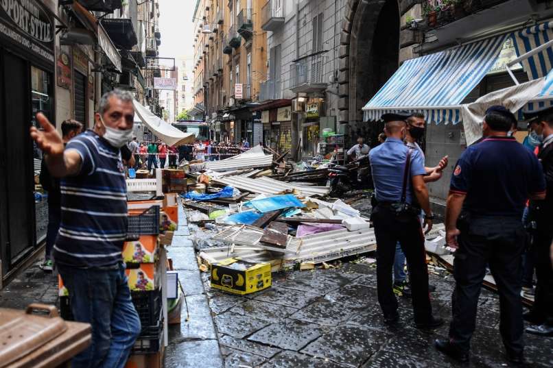 Škoda na območju Neaplja na jugu Italije