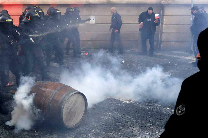 koronavirus, protest, praga, češka