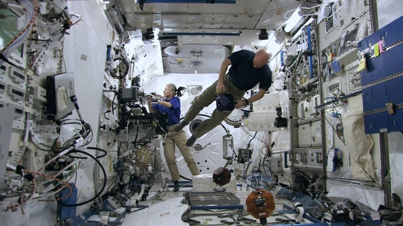iss, astronavti