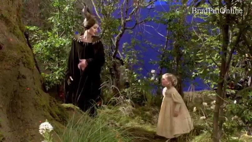 Vivienne Marcheline Jolie Pitt z mamo Angelino v Zlobnici