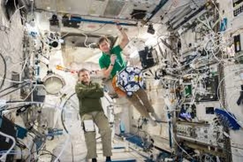 iss, astronavti