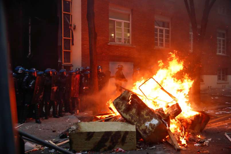 protesti-v-parizu