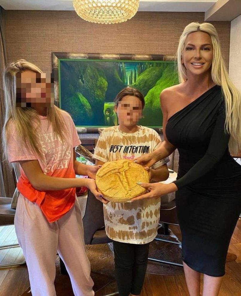 Jelena Karleuša s hčerkama