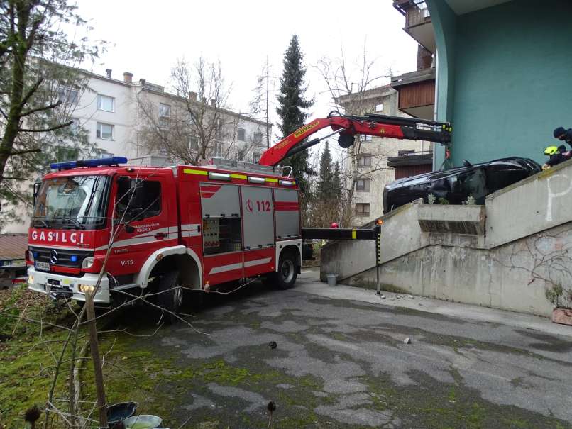 krško, nesreča, parkiranje, stopnišče