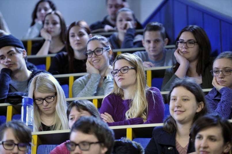 studenti fakulteta univerza bobo