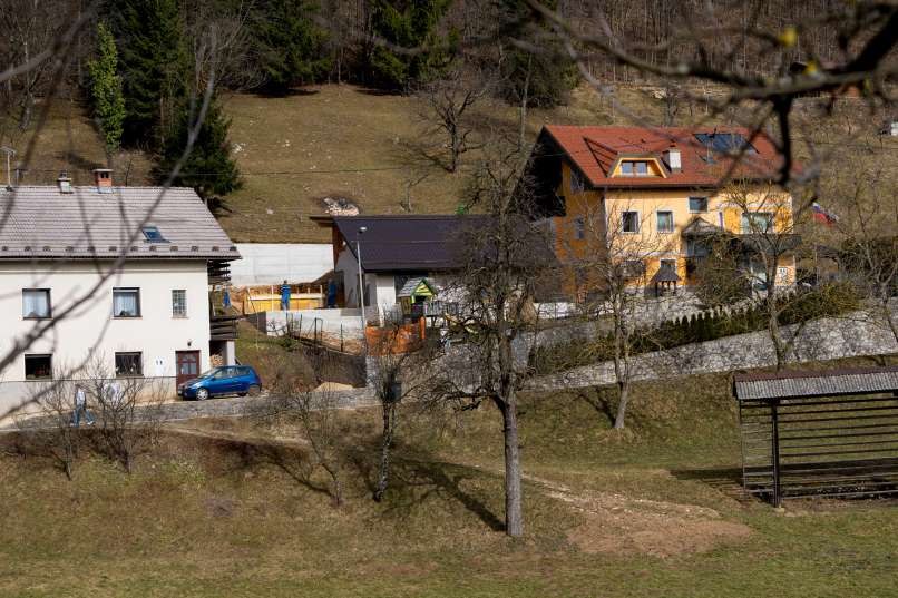 dela tonin hiša