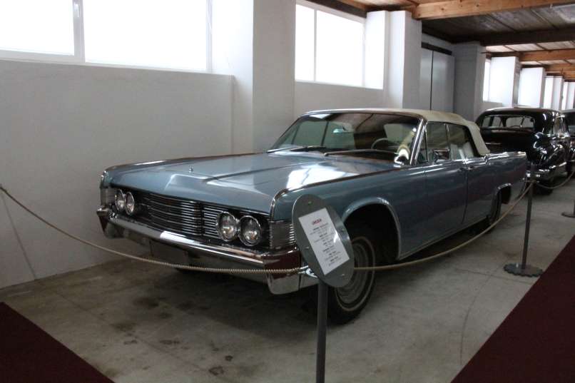 Lincoln Continental Convertible Sedan 1965
