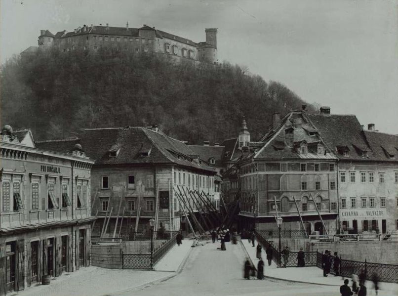 Album_Ljubljana_po_potresu_leta_1895_WIKI