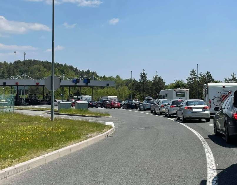 meja, mejni-prehod-starod, kolona, gneča, junij