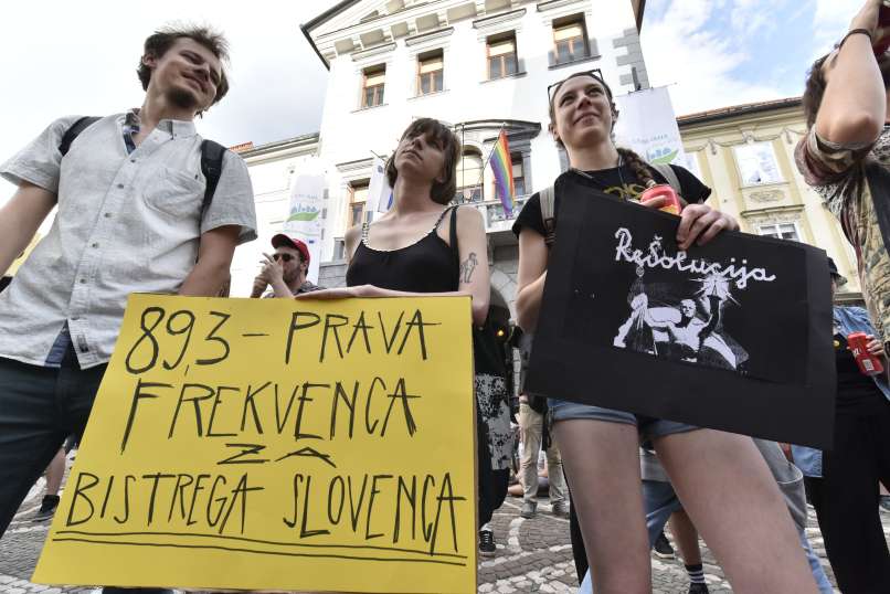 rešolucija, radio-študent, protest