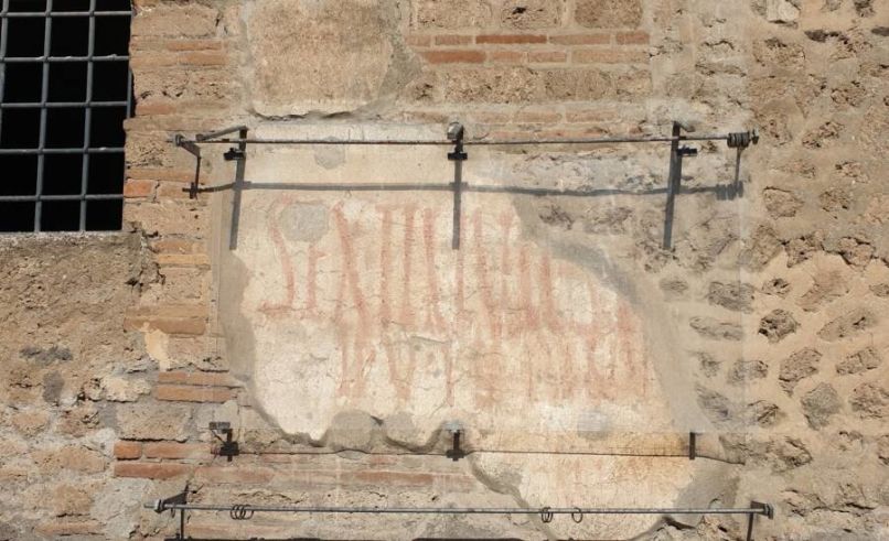 Mnogi zidovi v Pompejih so popisani z grafti allthatisinteresting com
