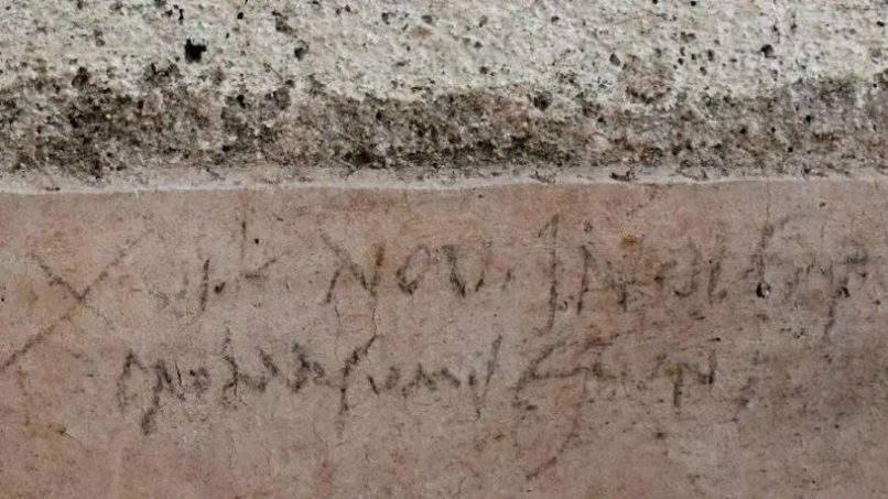 Mnogi zidovi v Pompejih so popisani z grafti allthatisinteresting com 2