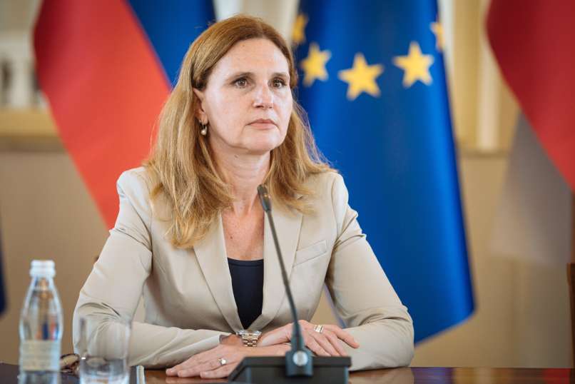 mojca-prelesnik