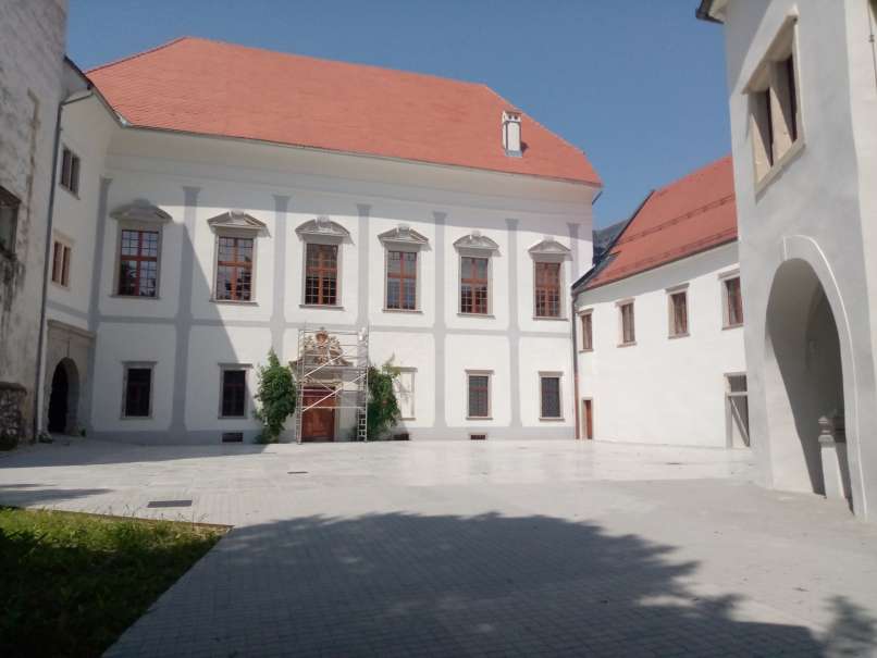 Grad Borl (2)