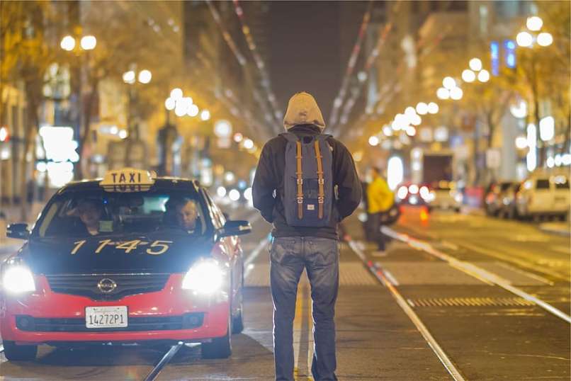 taxi-cars-people-backpack