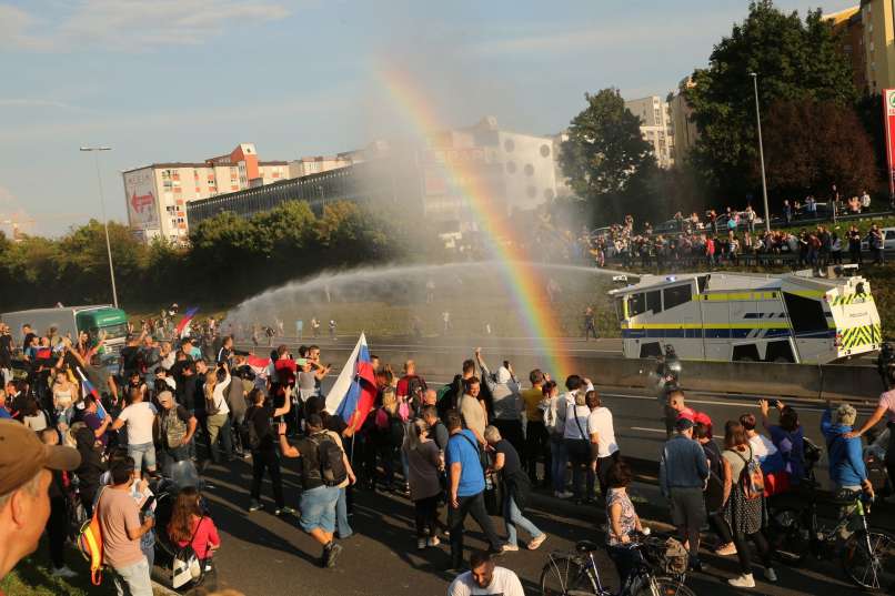 protest policija vodni top solzivec lj 29.09.2021 pl