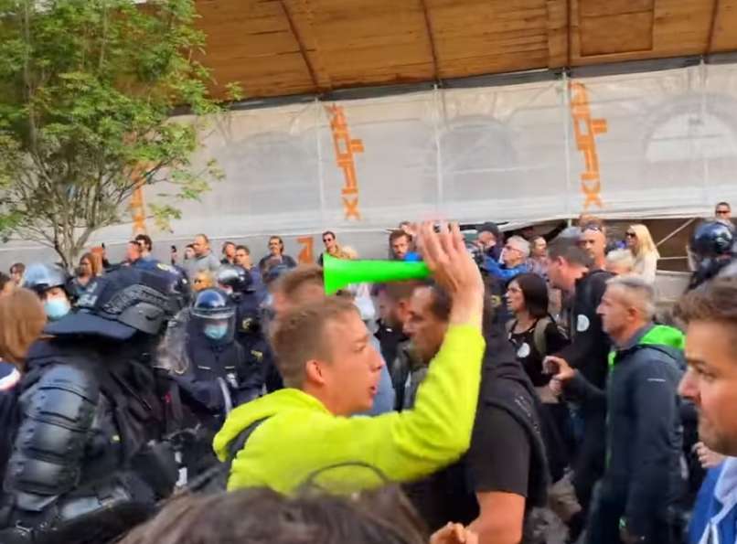 protest, rumeni-protestnik