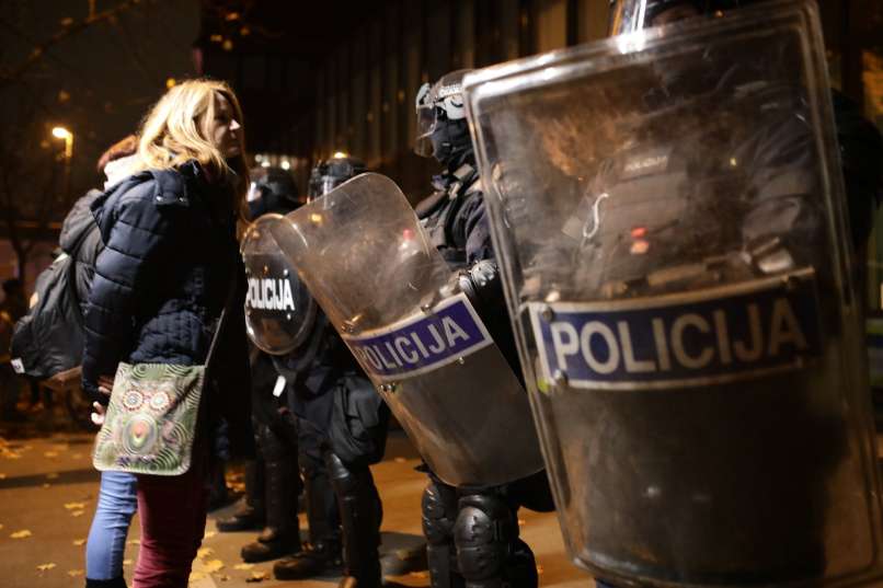 protest policija bobo