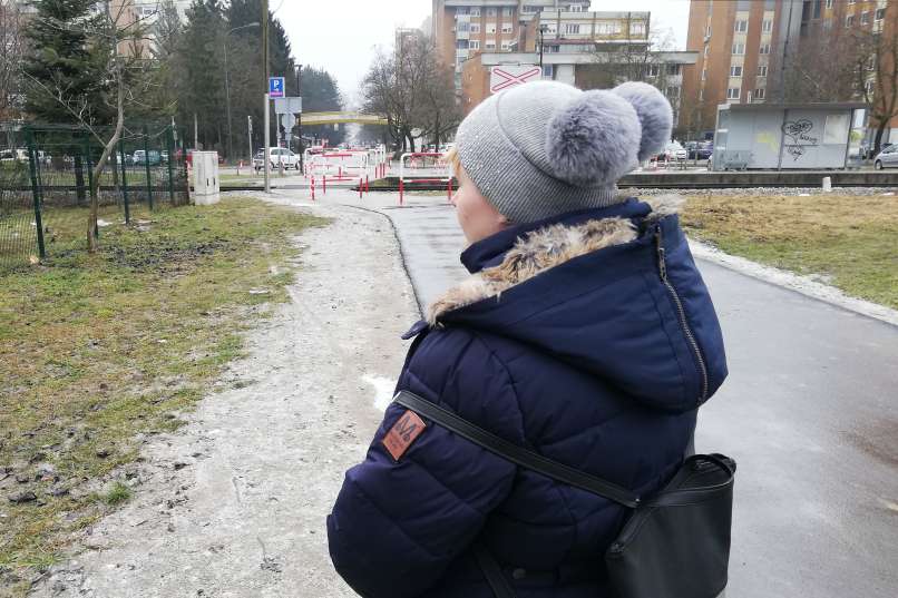 od strani
