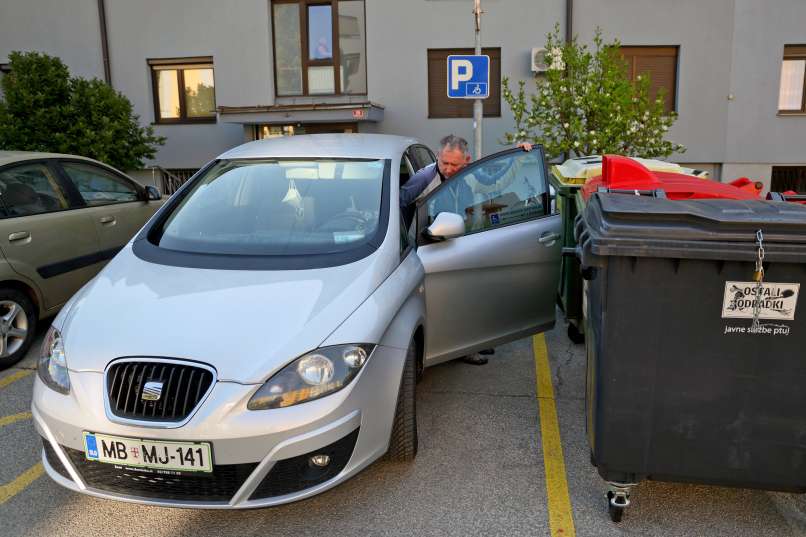 kraigherjeva-ulica, parking