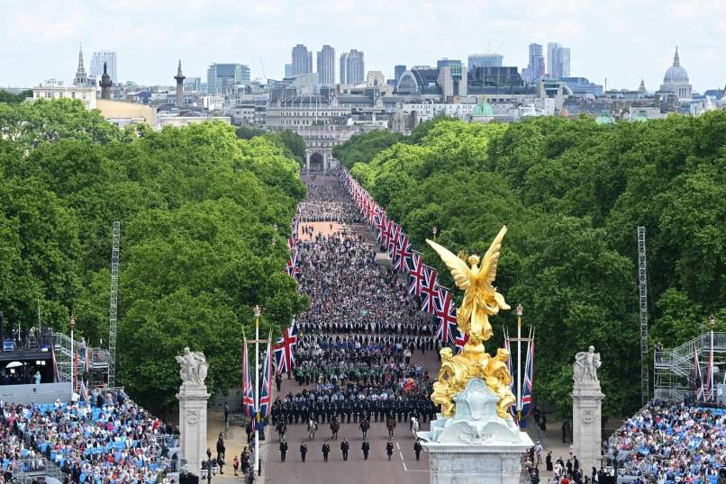 london, vojaška parada, kraljica elizabeta