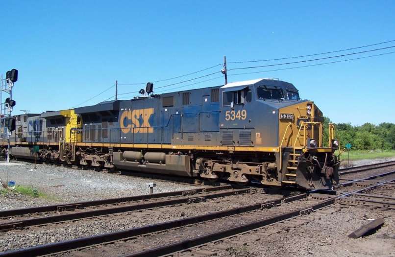 CSX_5349_GE_ES44DC