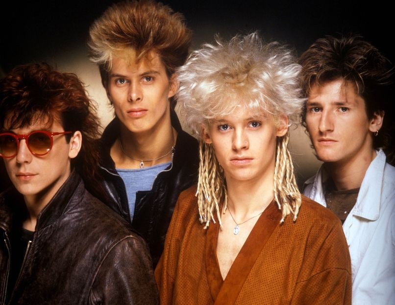 Po odhodu Limahla 1983 so Kajagoogoo nadaljevali kot kvartet