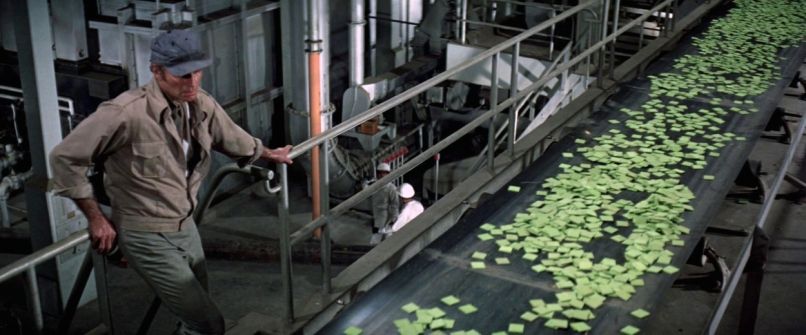 Soylent Green (1973) je utopična zgodba o družbi prihodnosti