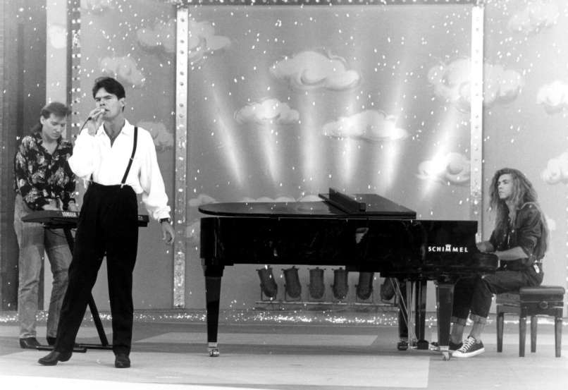 Nastop 1990 v najdlje trajajoči zasedbi Lloyd, Gold in Echolette, ki je 1984 zamenjal Martensa