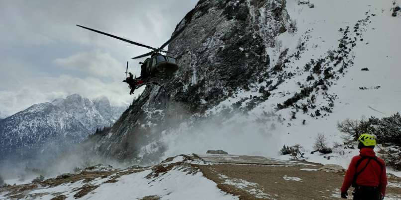 mala-mojstovka, snežni-plaz, helikopter